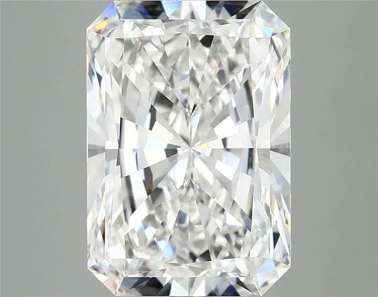 4.20ct Radiant Lab Grown Diamond (Colour E, Clarity VVS2, IGI Certified)